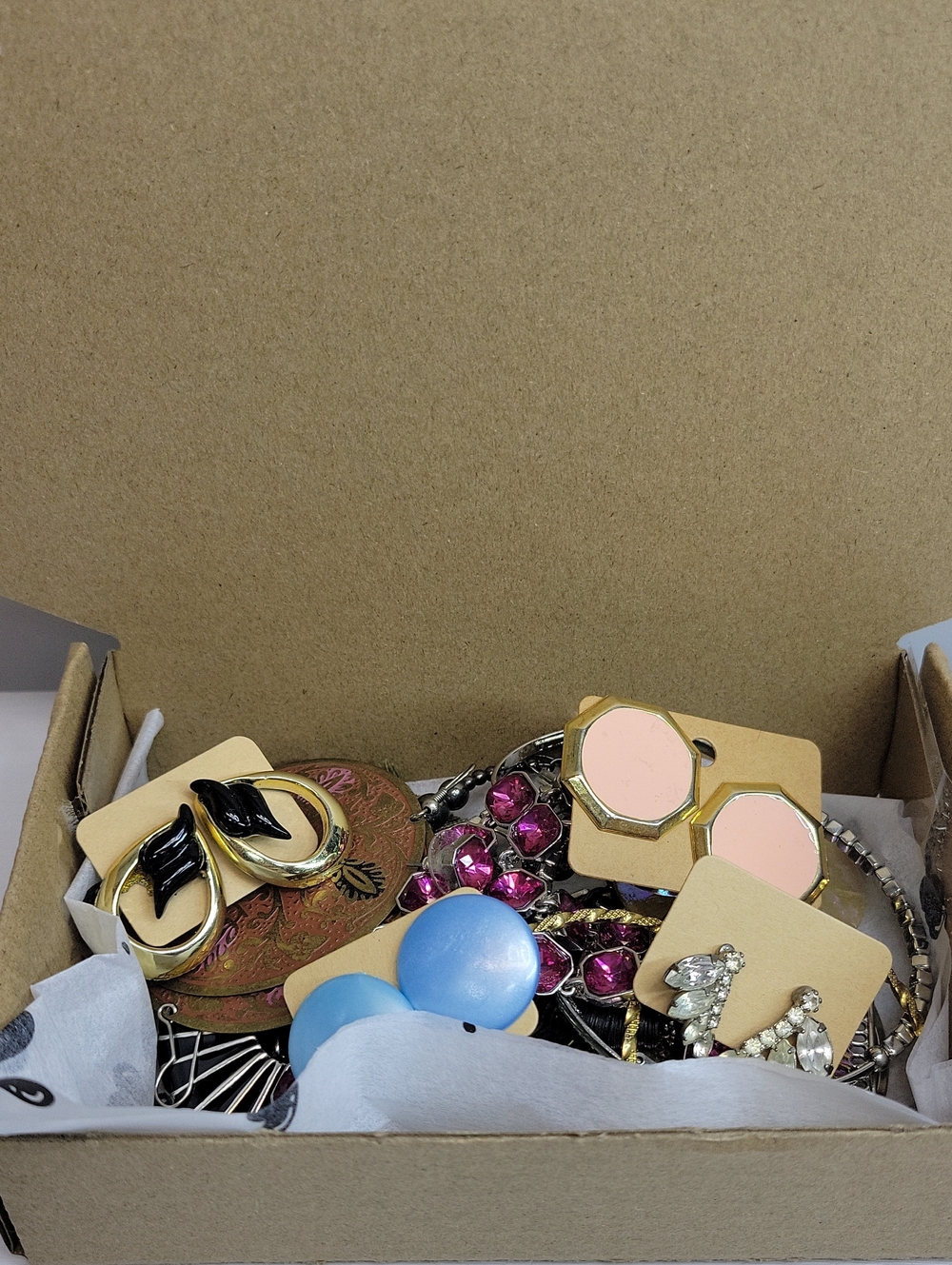 15pc Box Of Earrings